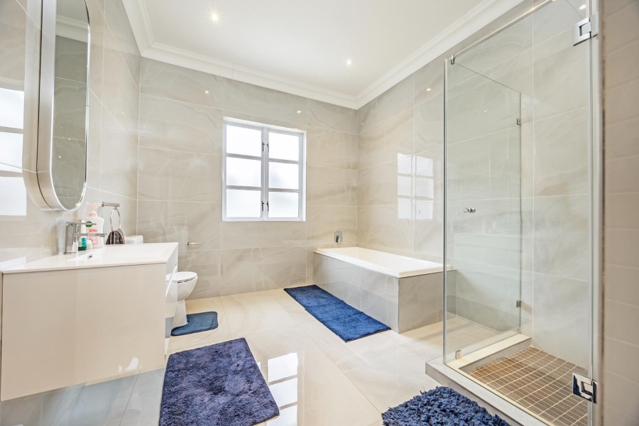 7 Bedroom Property for Sale in Flamingo Vlei Western Cape
